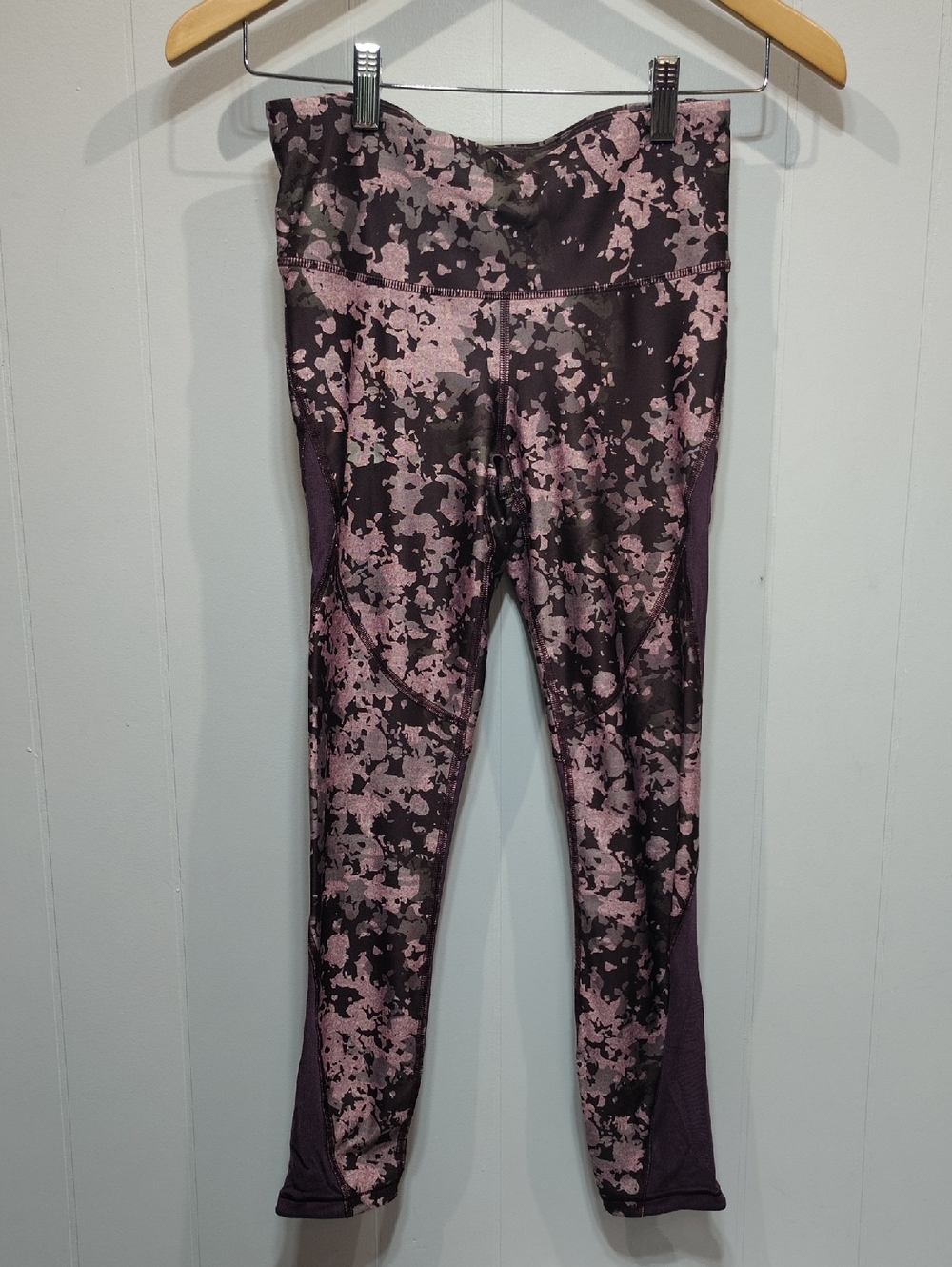 Under Armour Compression Crop Leggings Purple size Small Performance